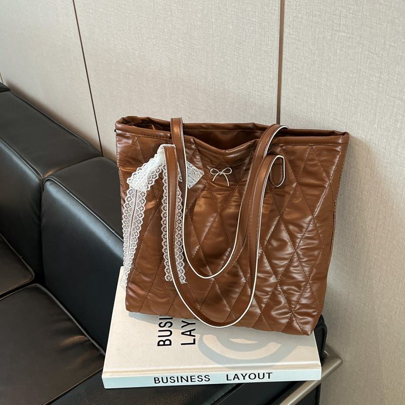 Fashionable Trendy New Free Delivery Luxury Bag Designer Bag Commuting Tote With Large Capacity And Stylish 2025 Spring Embroidery Thread New Diamond 
