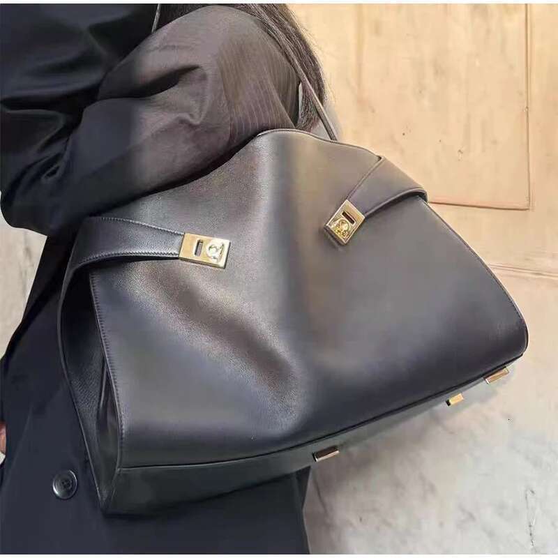 High-End Pu Leather Women Large Capacity Shoulder Travel Handbag Metal Buckle Design Open Armpit Bag Commuter Briefcase 2025