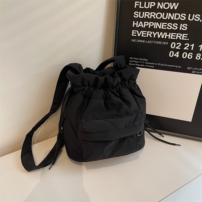 2025 new bag new large capacity women's designer nylon bucket Korean version simple drawstring shoulder bag pleated casual crossbody bag niche ve