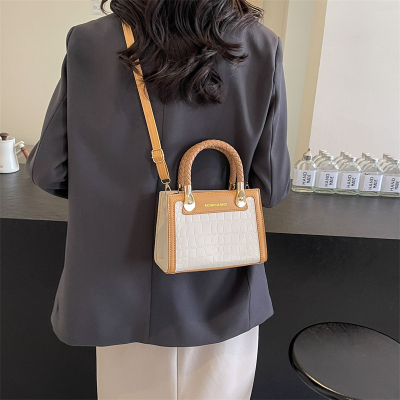 High Quality New Free Designer Bag 2024 Summer New Large Capacity Commuting Fashionable Solid Color Simple Handheld Single Cross Shoulder Small Handke