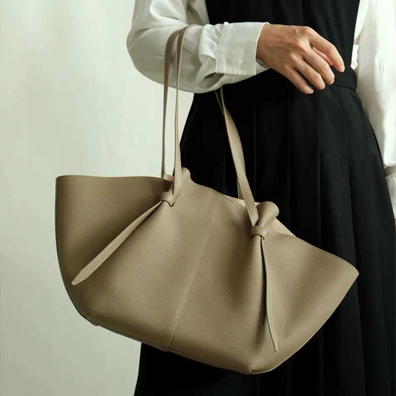 Top Layer Cowhide Large Capacity Tote Bag Wens Leather Bag Women Bat Bag Versatile Cmuter Bag Handheld Wing Cposite Bag Z250514
