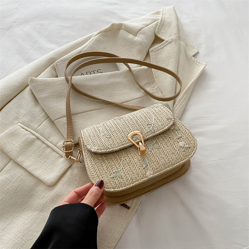 Free Delivery Designer Bag Weaving Fashion Korean Version Internet Celebrity Lock Shoulder Crossbody 2025 Spring New Versatile Ins Small Square Woven 