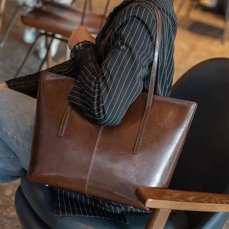 Vintage Cowhide Ladies 2025 New Tote Bag Large Capacity Female Leather Versatile Commuter Shoulder Bags