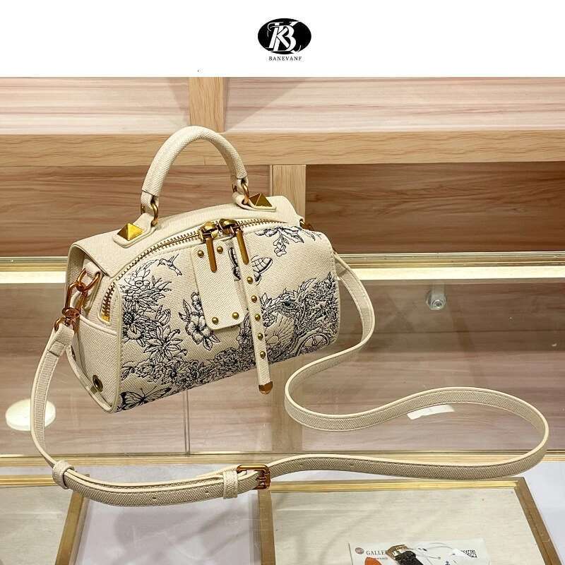 Ladies Embroidery Handbag Fashion Hundred Crossbody Wealthy Popular Shoulder Boston Bag Pillow Shape PU Material