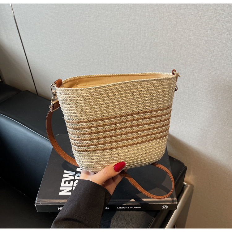 2025 New Women's Bag Summer Leisure Large Capacity Single Shoulder Handbag Designer Fashion Seaside Vacation Woven Bag Small Fresh Simple Striped