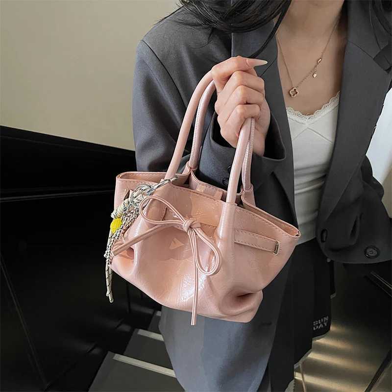 Summer Portable Basket Bag Wen 2025 Designer Bow Shoder Messenger Bag Lipstick Bag Storage Wing Shape Wallet With Pendant Z250514