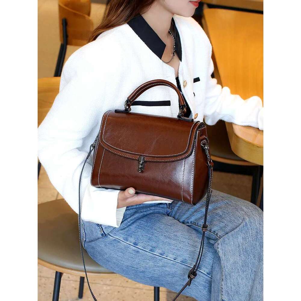 Leather shoulder 2025 new retro fashion handbag women's premium texture oil wax cowhide messenger bag