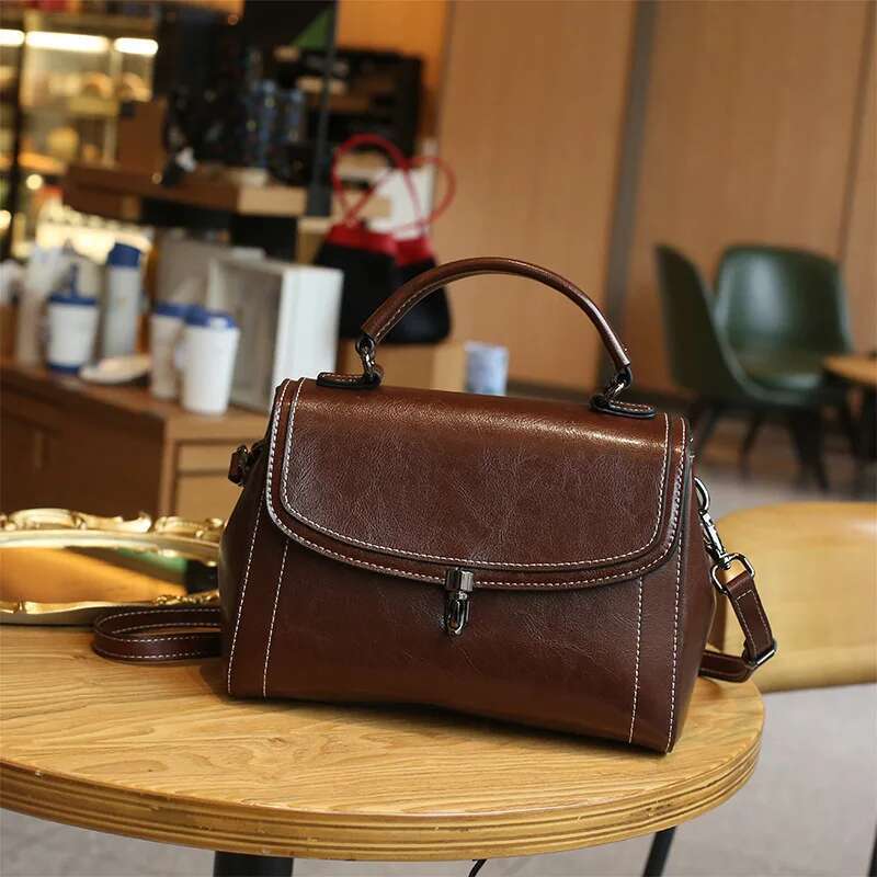 Leather shoulder 2025 new retro fashion handbag women's premium texture oil wax cowhide messenger bag