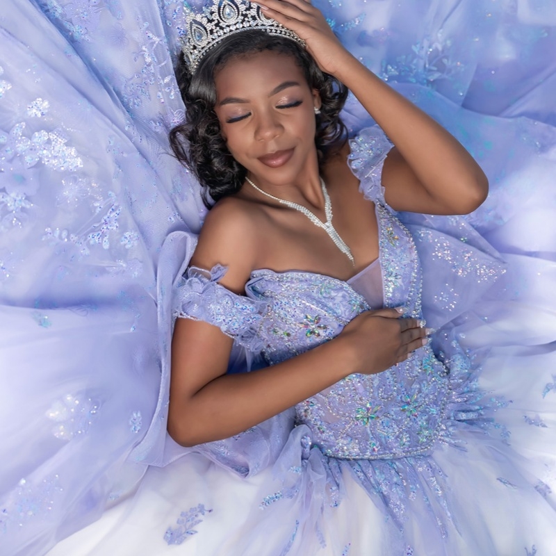 Lavender Shiny Quinceanera Dresses Off Shoulder Ball Gown Sweet 16 Dress Beading Applique Lace Bow Tull Birthday Party Vestidos 15 Anos