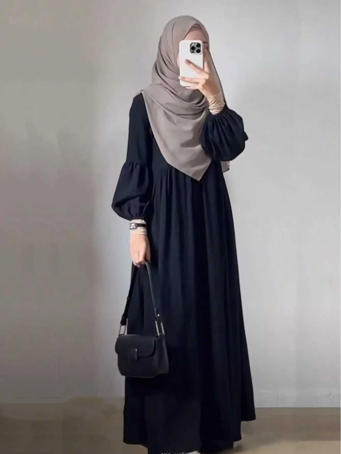Simple and elegant black Abaya robe for fashionable Muslim womens wear X250514
