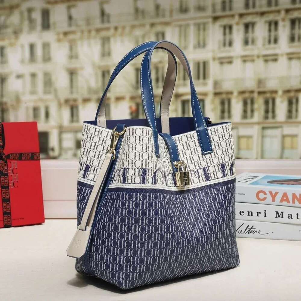 A Classic Pvc Material Hot Selling Lock Design Women's Hand-Held, Single Shoulder Crossbody Water Bucket Bag Suitable For Daily