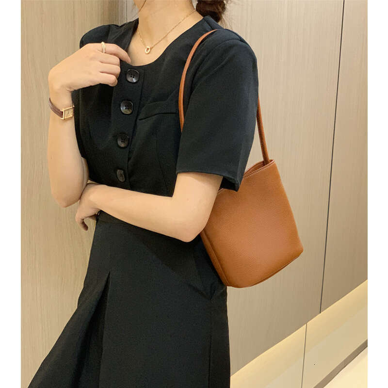 Simple Small Bucket Genuine Leather 2025 New Model, Top Layer Cowhide Single Shoulder Armpit Crossbody Women's Bag, High-End Feeling