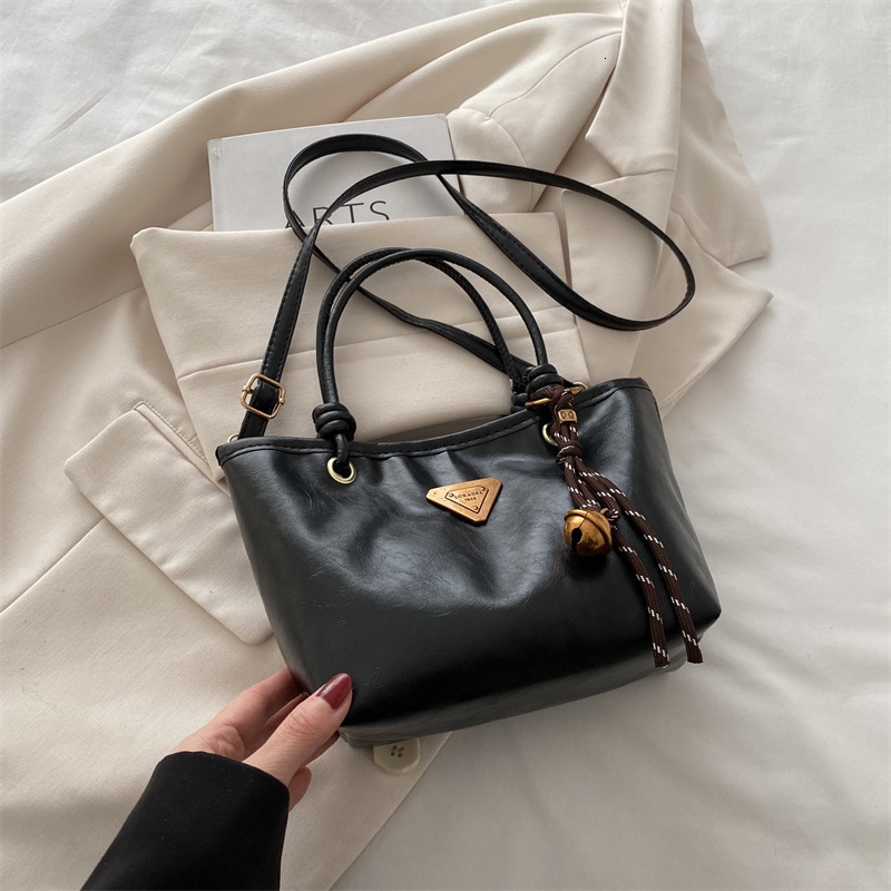 Free Delivery Designer Bag Advanced Autumn Winter New 2025 Niche Women's Portable Bucket Versatile And Stylish Commuting Crossbody Trend Luxury B