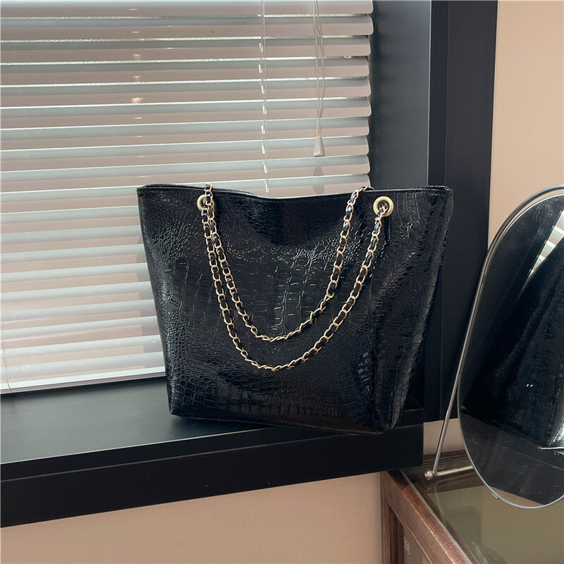 Personalized Fashion This Year's Trendy Handbag New Free Delivery Designer Bag 2025 New Style Fashionable And Atmospheric Commuter Underarm Singl
