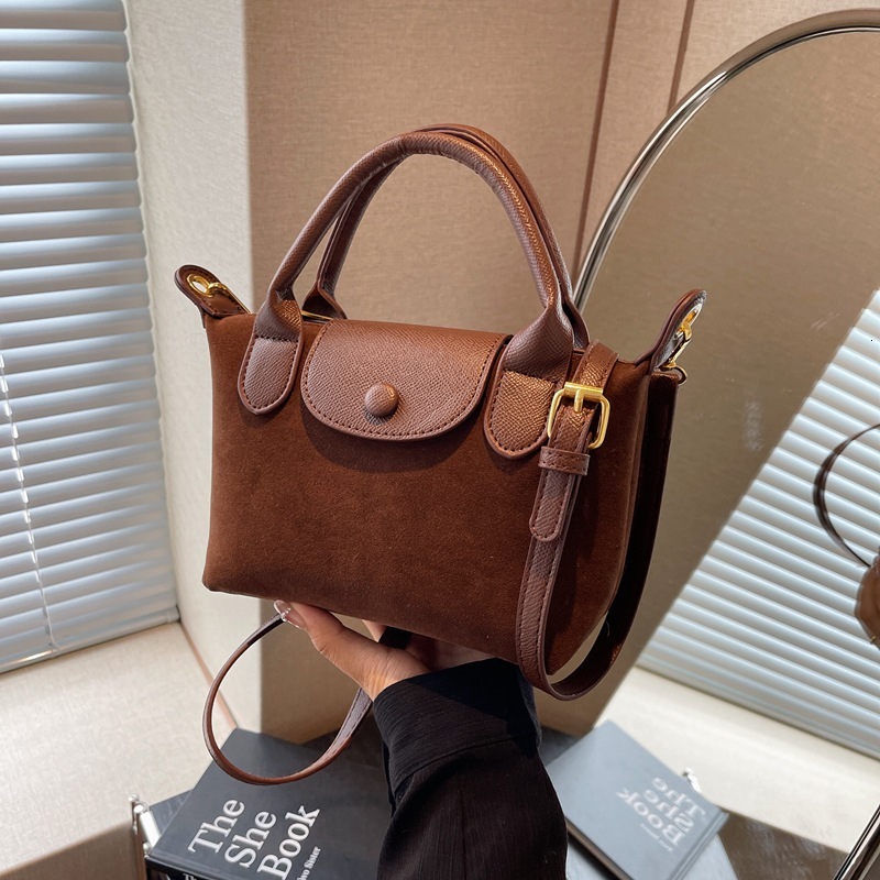 Frosted hand-held small square women, new fashion casual shoulder for autumn winter 2025, high-end and niche women's bag