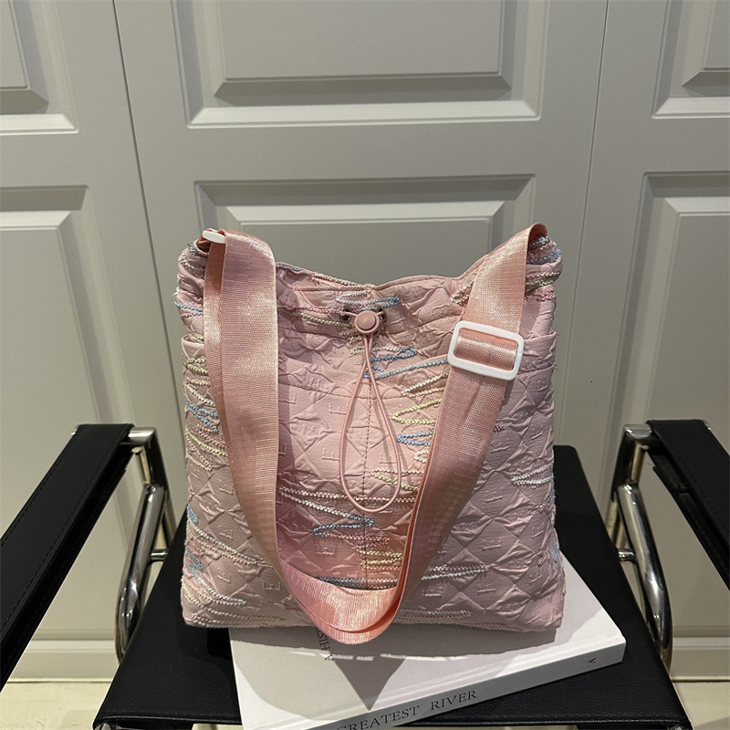 Tote Large Capacity For New Free Delivery Designer Bag Women's Spring And Summer 2025 New Luxury Bag Commuter Bag Contrasting Color Casual Niche 