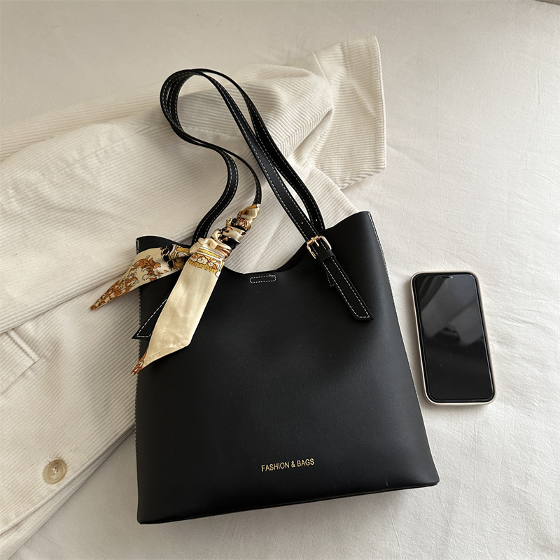 Single Shoulder Fashionable Large Capacity Simple New Free Delivery Designer Bag Temperament Commuting Luxury Bag New Versatile Texture Armpit Bag Wom