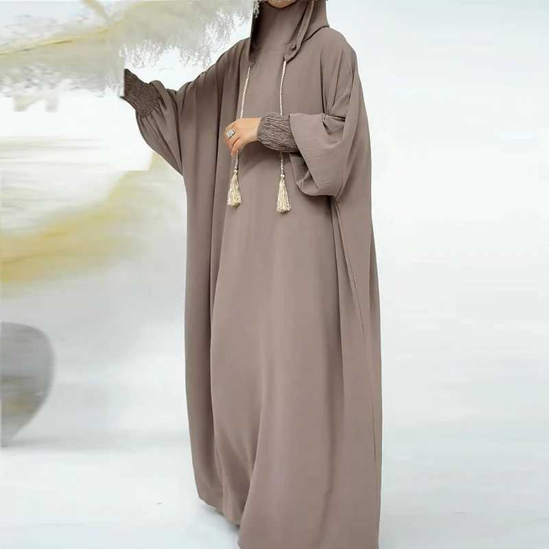 Women Tassel Abayas Muslim Ramadan Prayer Clothing With Hooded Jalaba Solid Casual Batwing Slve Arab Oriental Robe Eid Djellab X250514