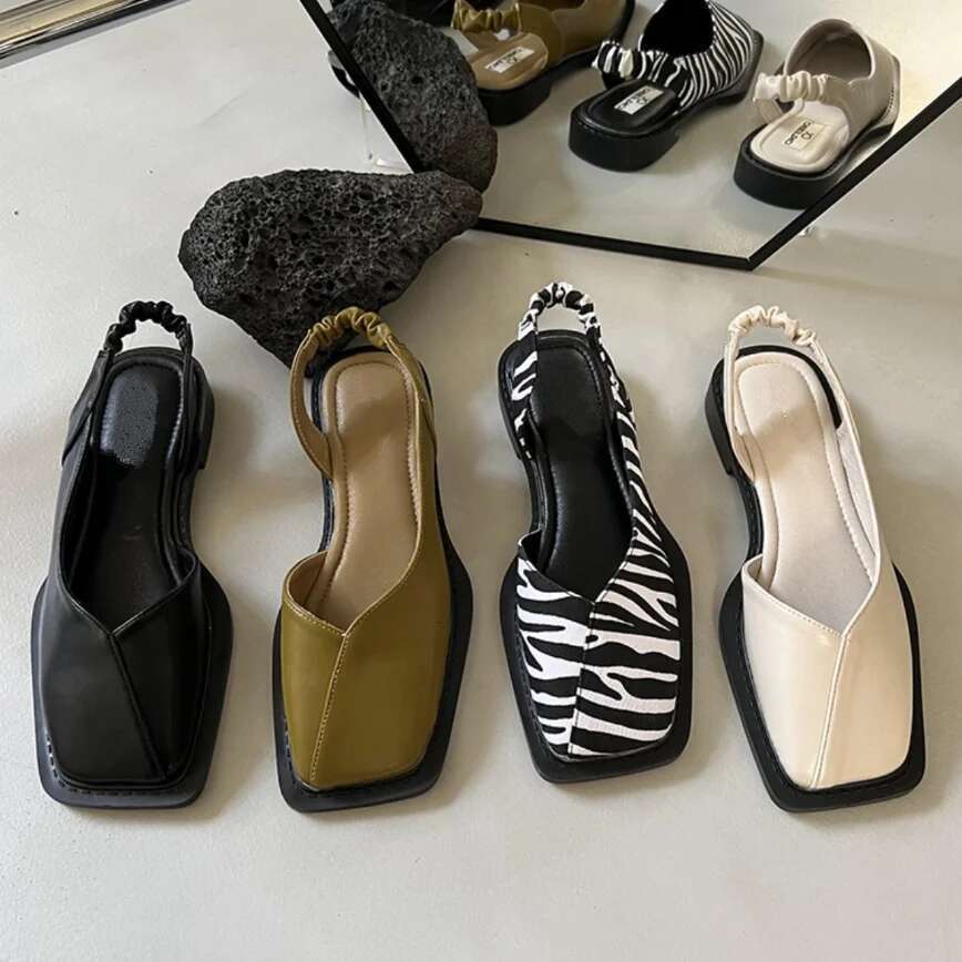 Leather cap sandals for women new flat bottomed square toe single shoes, retro exterior wear, anti slip beach slippers