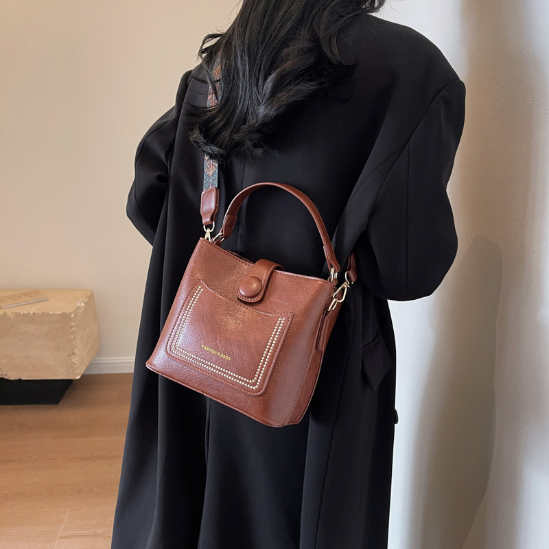 2025 New Free Delivery Designer's Bag Small Niche Design For Women Spring New Popular Wide Shoulder Strap Crossbody Versatile Hand-held Bucket Ba