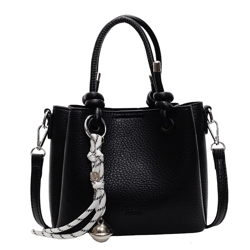 New bag for spring and summer casual women's small tote bag 2025 new large capacity designer single shoulder commuting crossbody bag, simple hand
