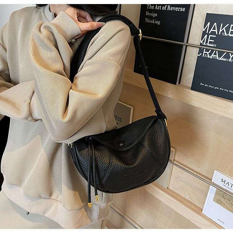 High end large capacity soft leather women 2025 new fashionable single shoulder crossbody for work and commuting, dumpling bag