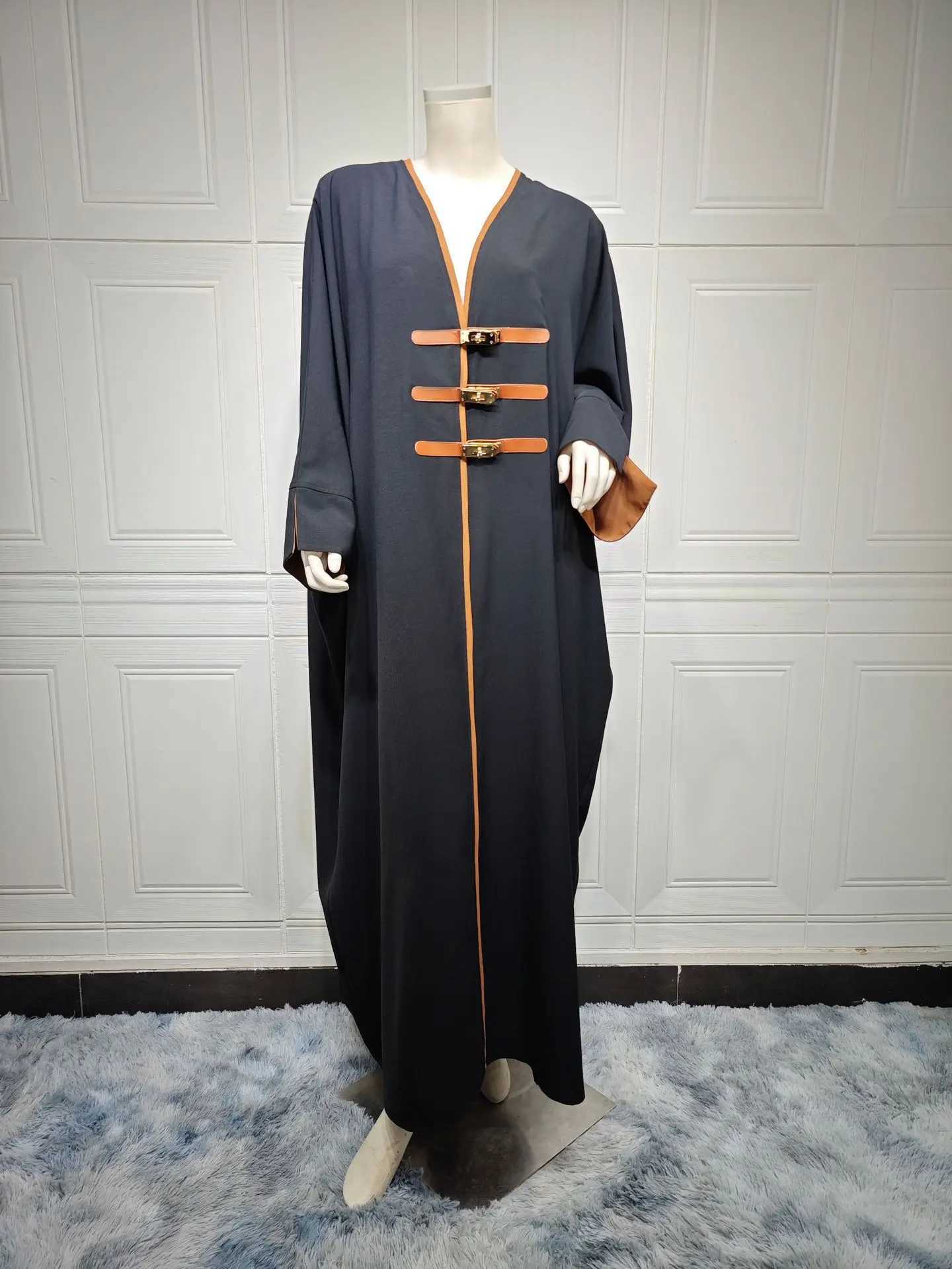 2024 New Dubai Fashion Modest Solid Open Kimono Abayas Leather Buckle Long Slve Contrast Color Robe Ramadan Muslim Women Robe X250514