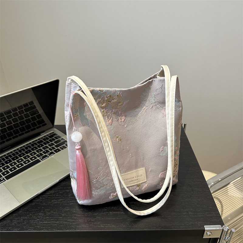 Free Delivery Designer Bag Chinese Style Embroidered Satin Hand 2025 New Summer Niche Design One Shoulder Hand Held Crossbody Bucket Luxury Bag