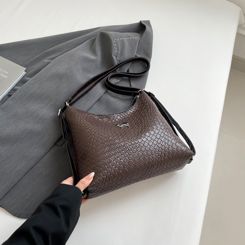New Free Delivery Designer Bag Solid Color Woven Pattern Armpit Women's New 2025 Fashionable Texture Casual Shoulder Luxury Bag Tote Bag Trendy