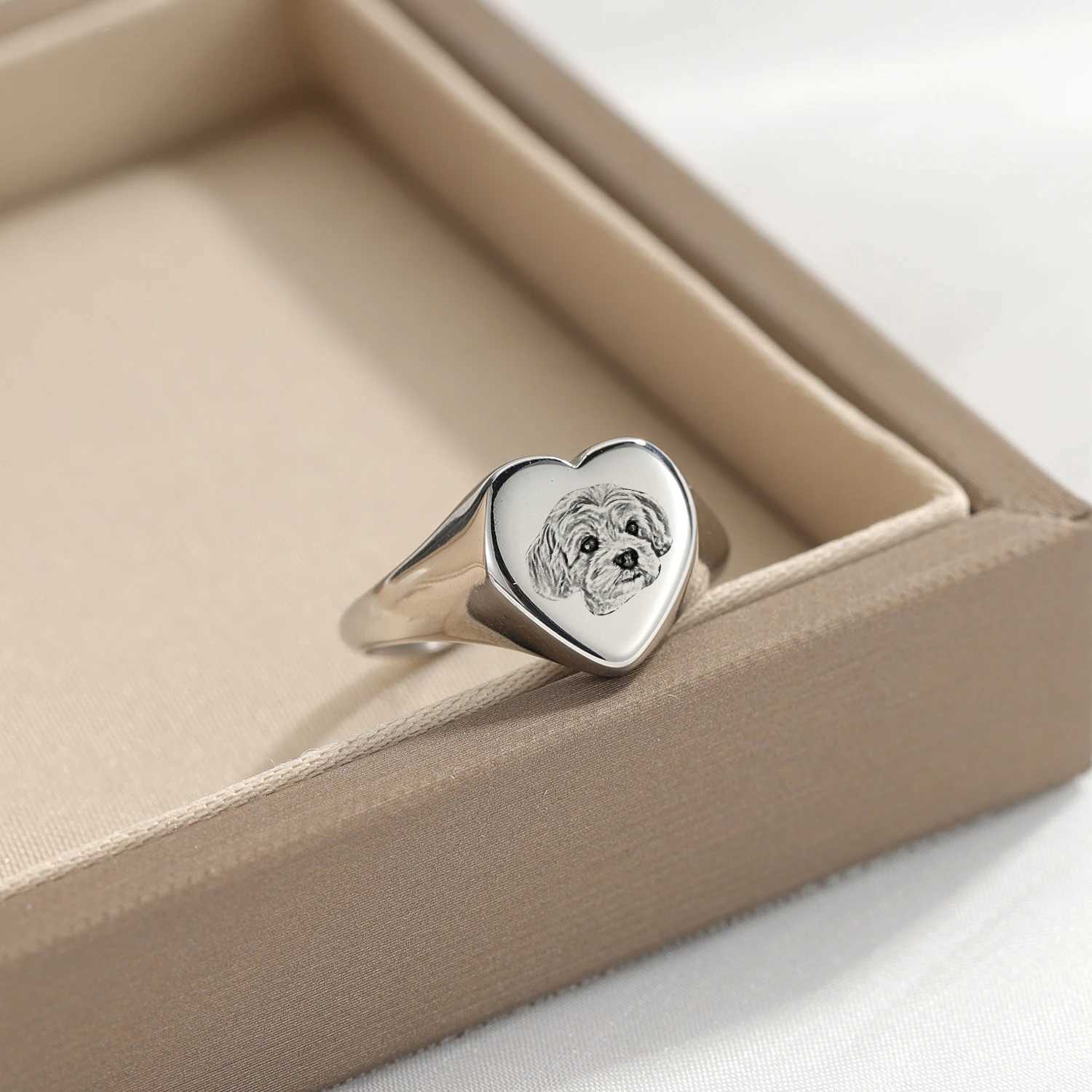 Custom Pet Photo Engraved Portrait Ring Personalized Signet Minimalist Souvenirs Picture Heart Stainl Steel Engraved RingXJ250514