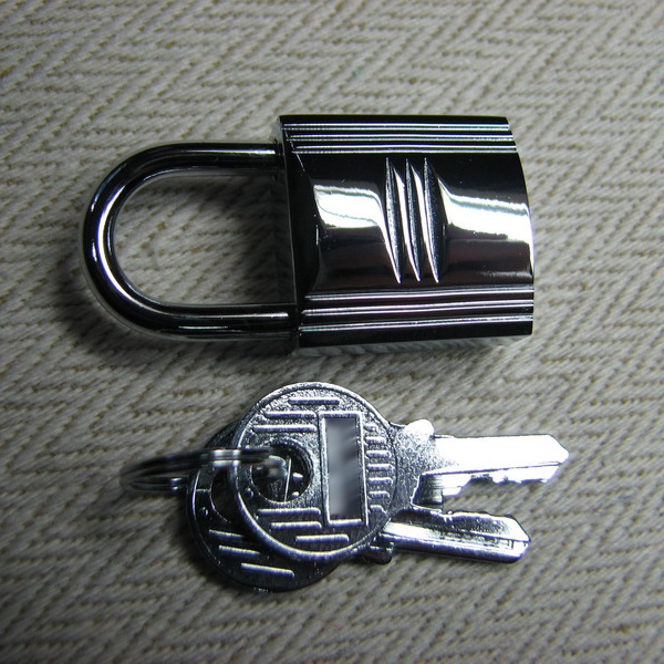 Add Accessories , Luggage padlock Hlock , 1 set = 1 lock + 2 keys . NOT SOLD SEPARATELY !