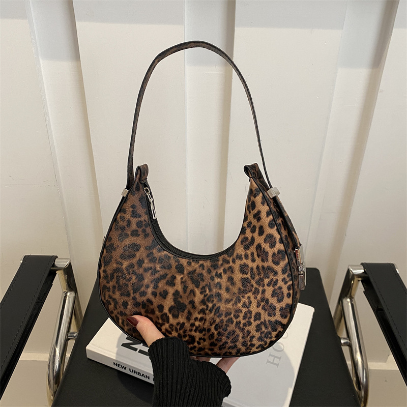 Beautiful Crescent Personalized And Trendy One Shoulder Crossbody 2025 New Luxury Bag New Free Delivery Designer Bag Fashionable Bag Women's Casu