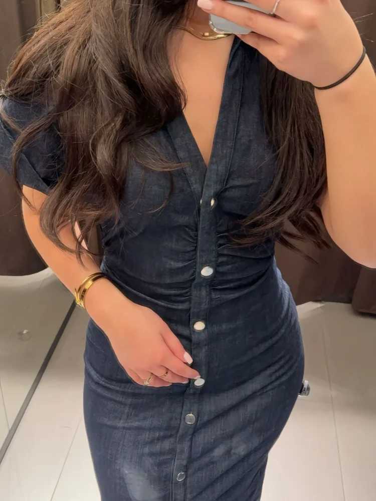 Womens Denim V-neck Short Sleeved Long Dress Chic Slim Fit Single Breast Slit Dresses New High Street Casual Solid Commuter GownXJ250514