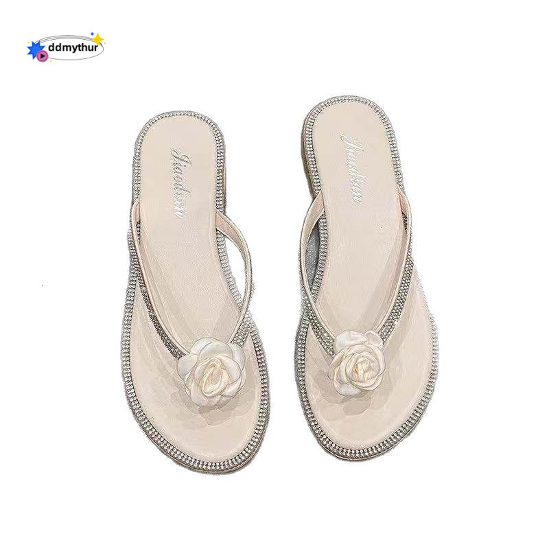 Water Diamond Cool Slippers for Women 2025 New Summer Outerwear, Clip on Feet, Flat Bottom, Exquisite Fairy Style, Beach and Seaside Flip flops ddmyth