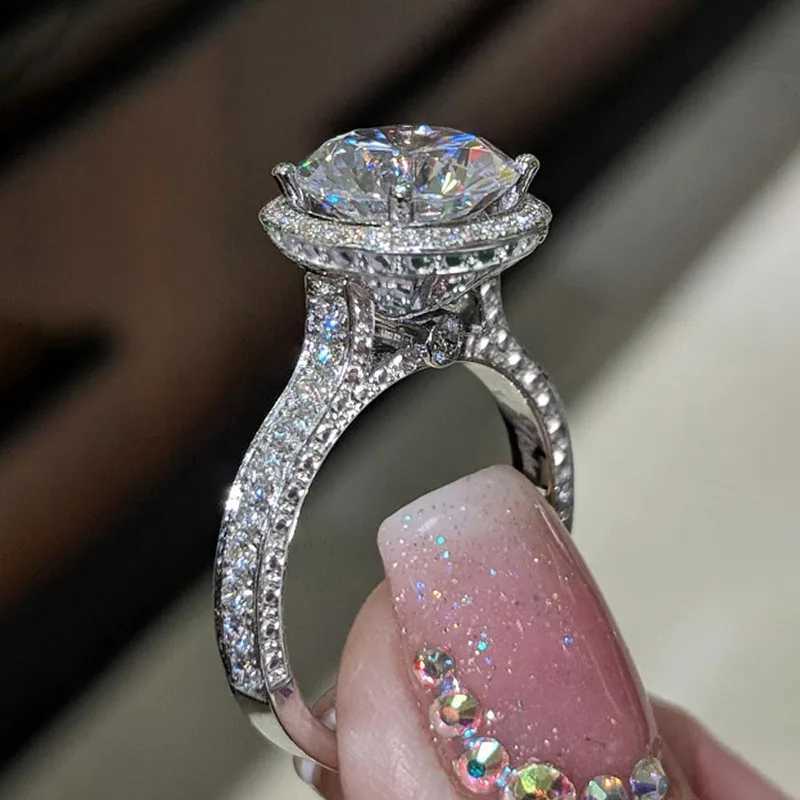 925 Sterling Silver Luxury Women Wedding Ring with Round AA Cubic Zirconia Modern Fashion Design Engagement RingsXJ250514