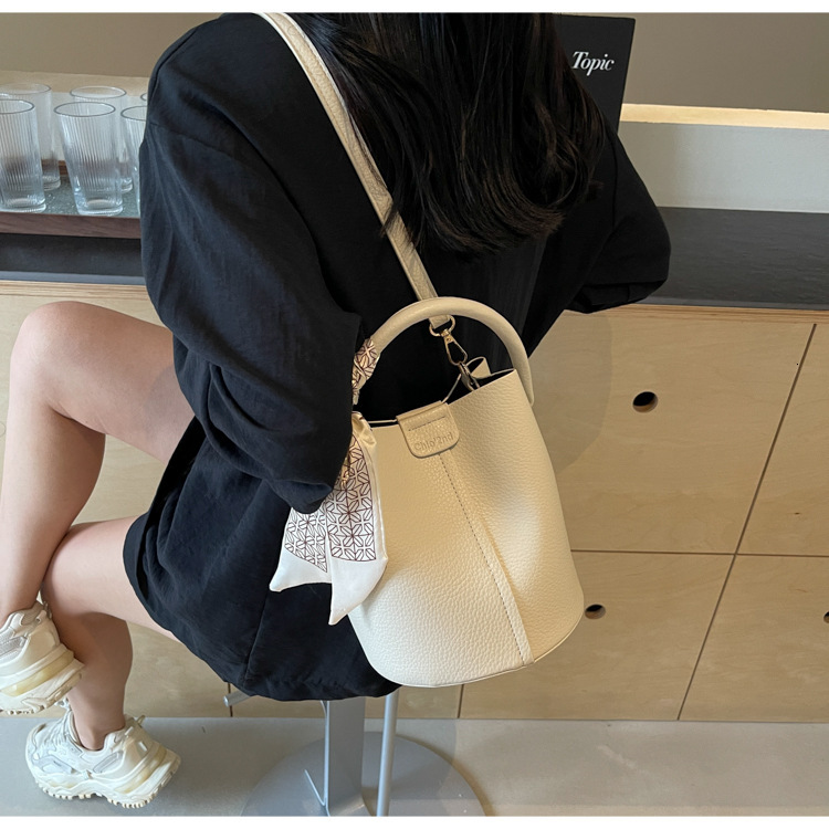 New Soft Leather Minimalist Designer Bag, Women's Shoulder Bag, Lychee Patterned Bucket Baozi Mother Bag, 2025 Fashionable Large Capacity Crossbo