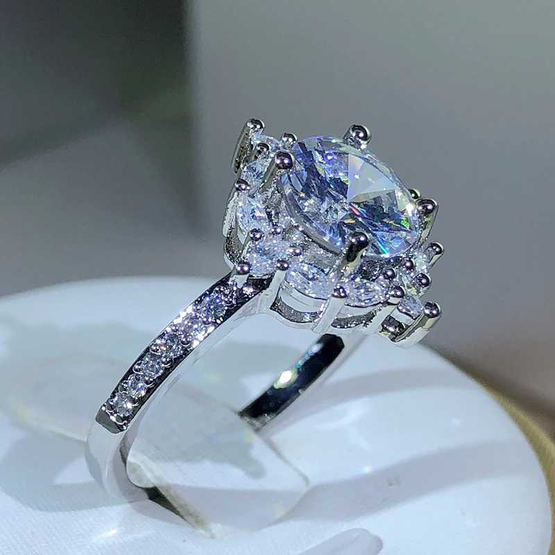 925 Silver Luxury Female Snowflake Ring Fashion Silver Color Crystal Zircon Stone Ring Vintage Wedding Rings For WomenXJ250514