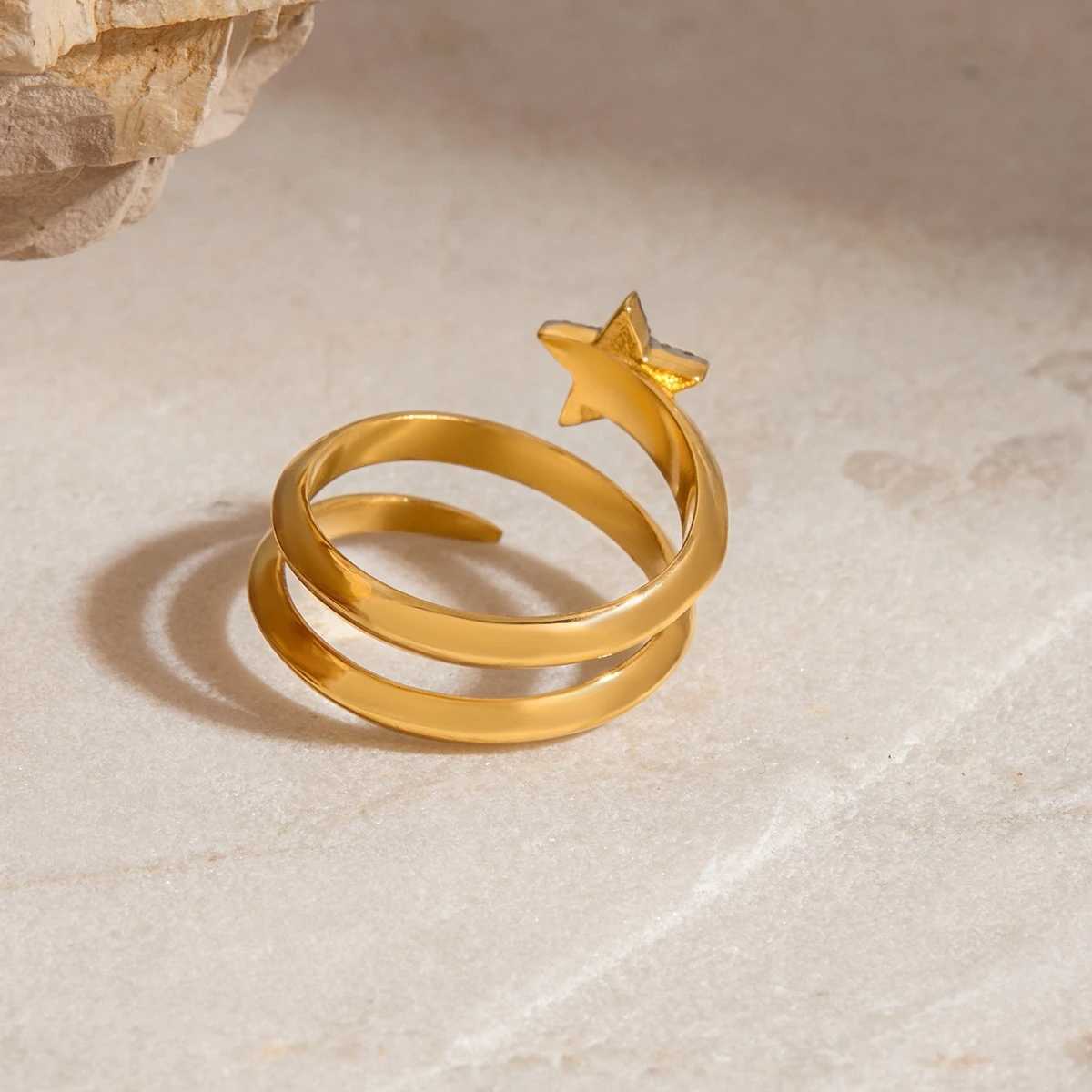 World Fashion Pentagram Three Layer Ring 18K Gold Color Plated Stainl Steel Water Diamond Star Stackable Ring Womens JewelrXJ250514