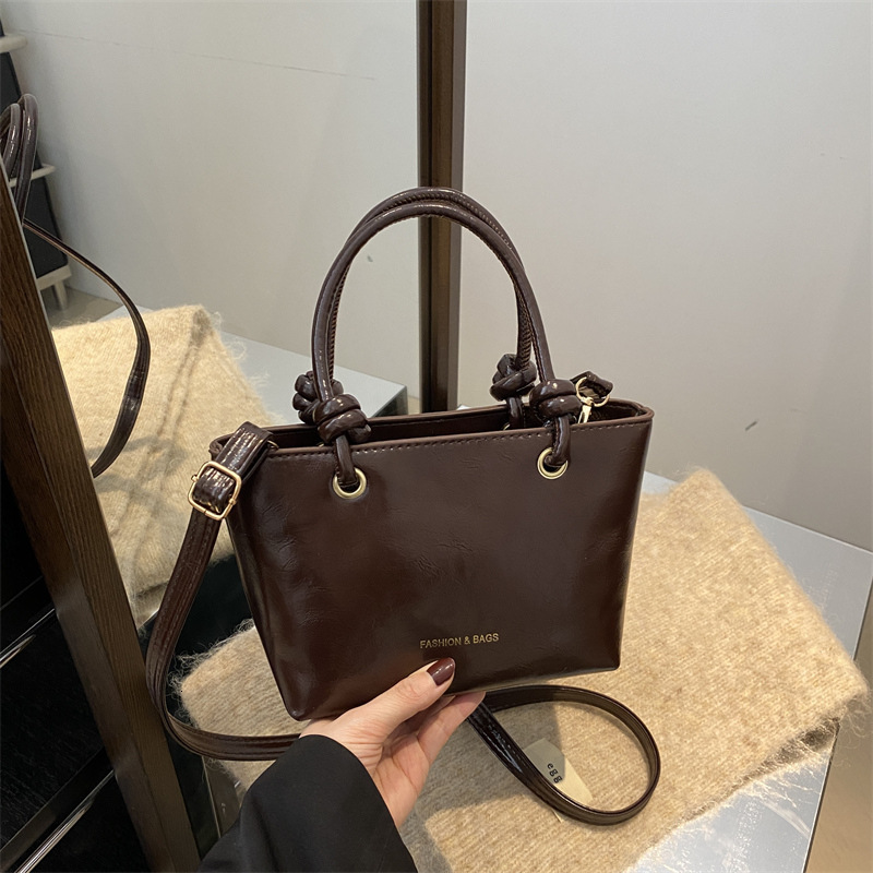 New Free Delivery Designer Bag Minimally Designed Bucket Women With Large Capacity For Spring And Summer 2025 Niche Commuting Bag Luxury Bag Shoulder 