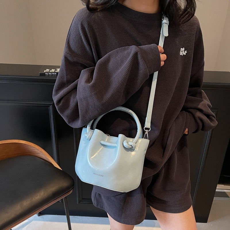 Bag for women 2025 new high-end texture niche spring and summer versatile single shoulder crossbody fashionable hand-held bucket bag