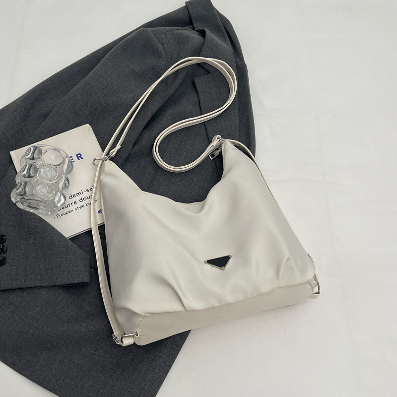 High Quality New Free Delivery Designer Bag Lightweight And Multifunctional Large Capacity Handbag 2025 Autumn New Commuting Shoulder Crossbody Bag