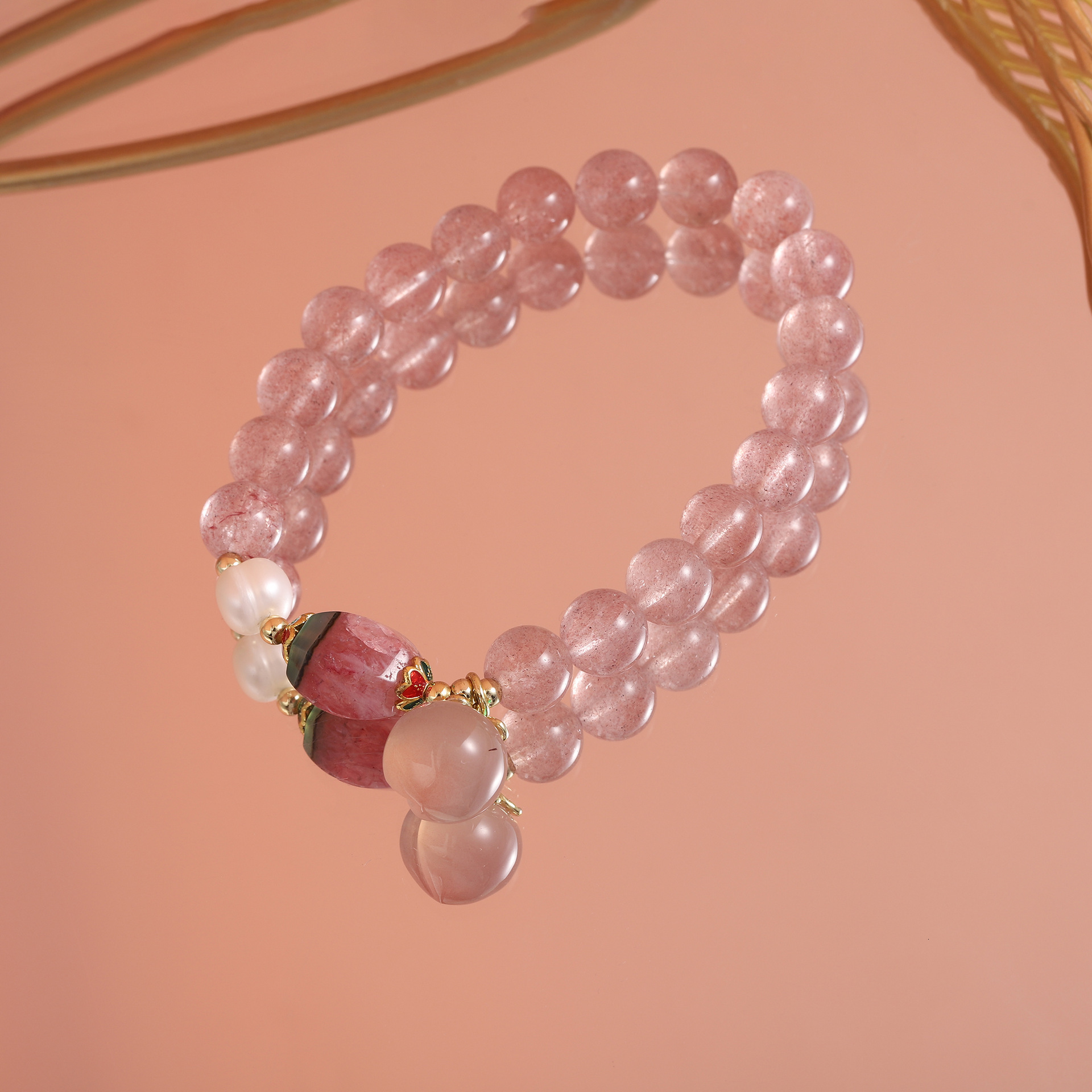 Korean version of fresh bead bracelet, cute and fashionable for girls, simple strawberry crystal best friend bracelet