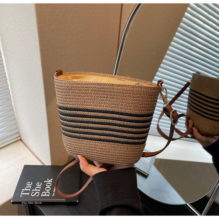 2025 New Women's Bag Summer Leisure Large Capacity Single Shoulder Handbag Designer Fashion Seaside Vacation Woven Bag Small Fresh Simple Striped