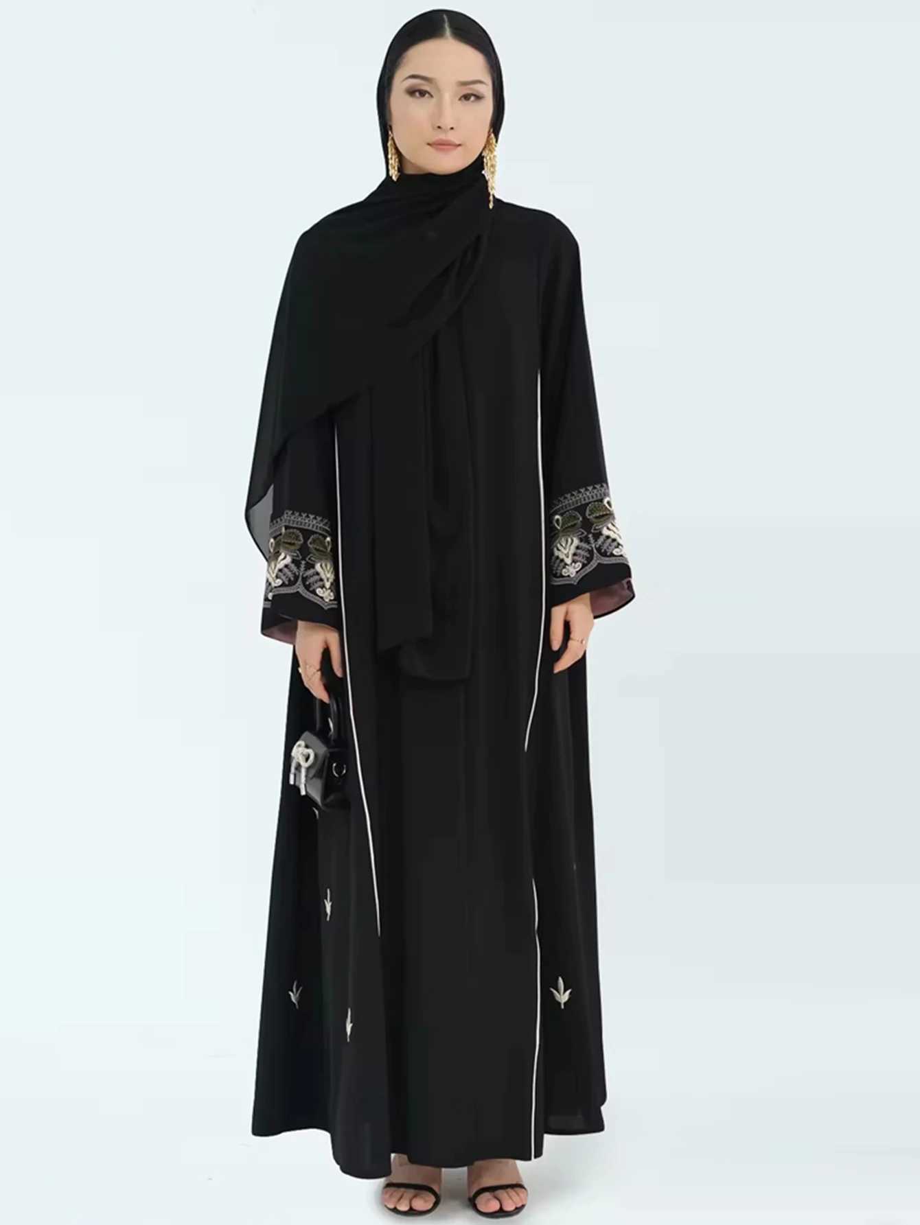 Middle East Style Muslim Kaftan Black Fabric Embroidered Slve Design White Line Accents for Gulf Region Modest Fashion Events X250514