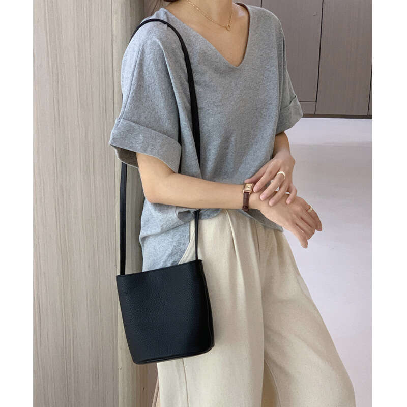 Simple Small Bucket Genuine Leather 2025 New Model, Top Layer Cowhide Single Shoulder Armpit Crossbody Women's Bag, High-End Feeling