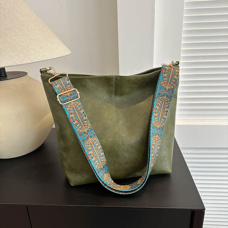 Free Delivery Designer Bag Soft Leather Large Capacity Fashionable Wide For Women In Early Autumn 2025 New Versatile Single Shoulder Crossbody Tote Tr