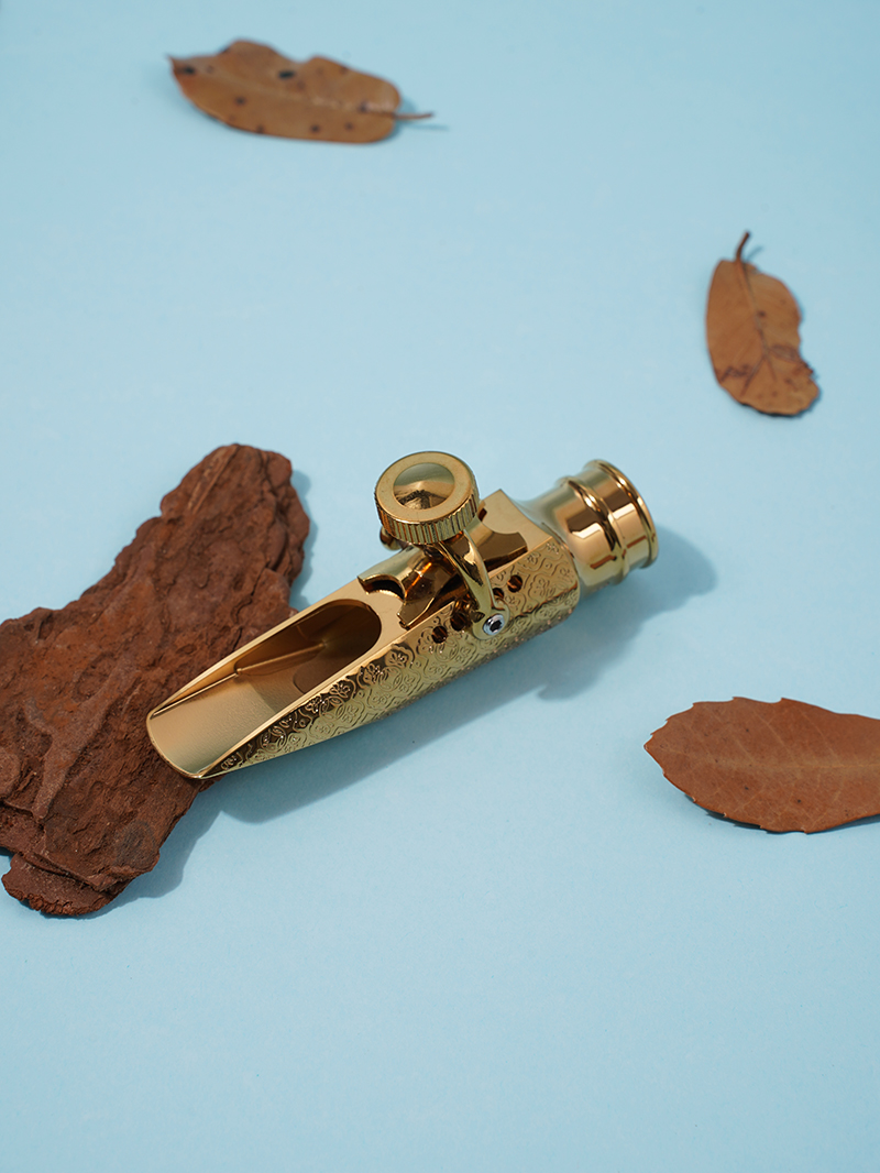 Vintage pure copper saxophone head alto head engraved with the beauty of the art of playing