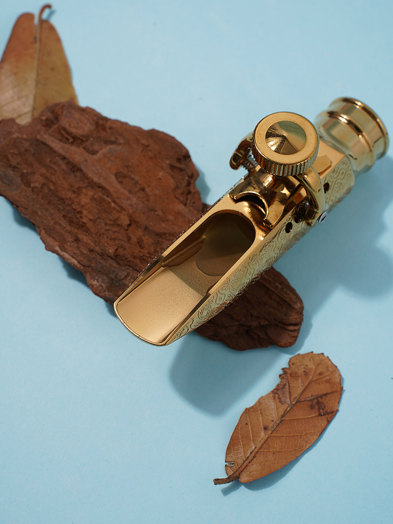 Vintage pure copper saxophone head alto head engraved with the beauty of the art of playing