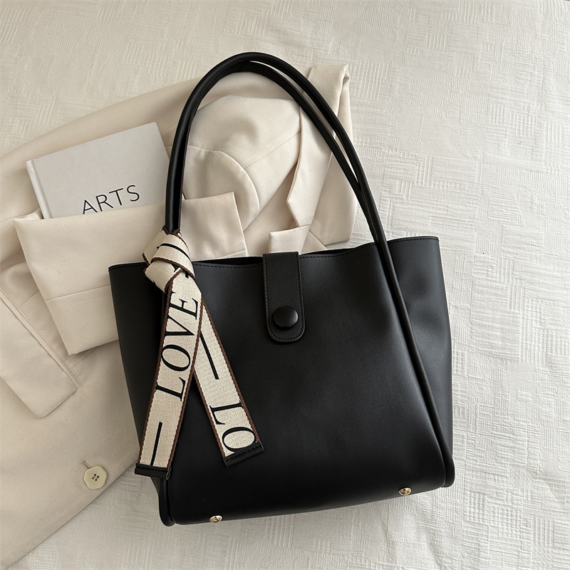 Free Delivery Designer Bag Winter Textured Large For Women 2025 New Simple Women's Casual Hand Versatile Single Shoulder Tote Luxury Bag