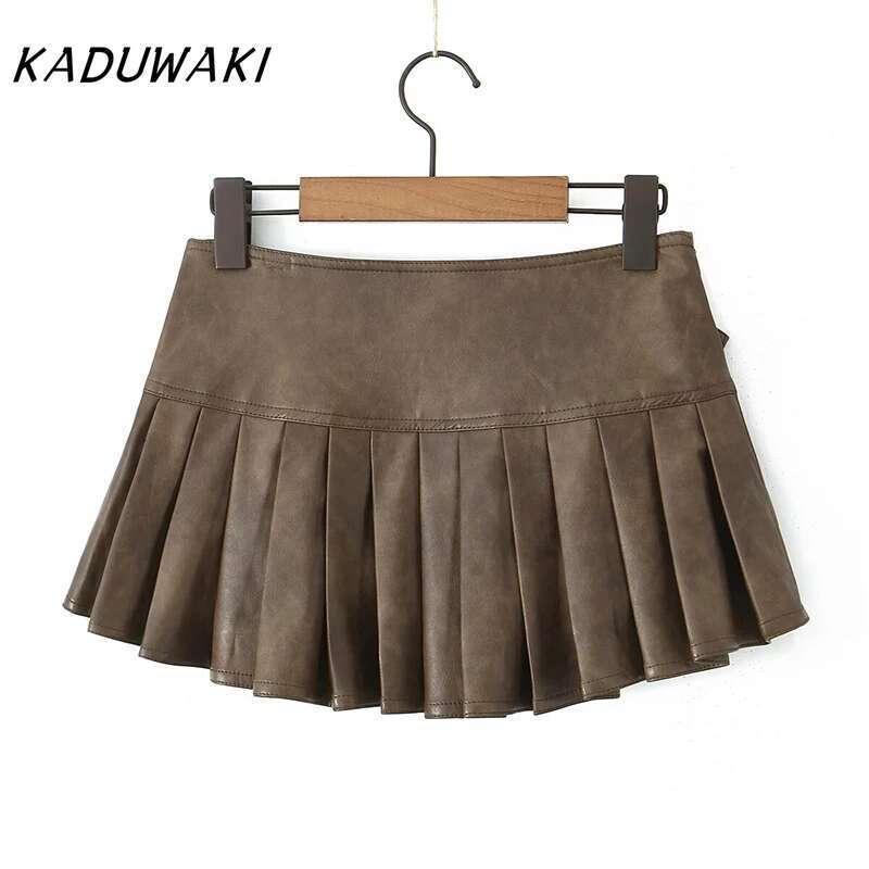 KADUWAKI American Retro With Belt Pleated Mini Women Low Waist Brown Faux Leather Skirts Cool Girl PU Y2k Fairy Skirt